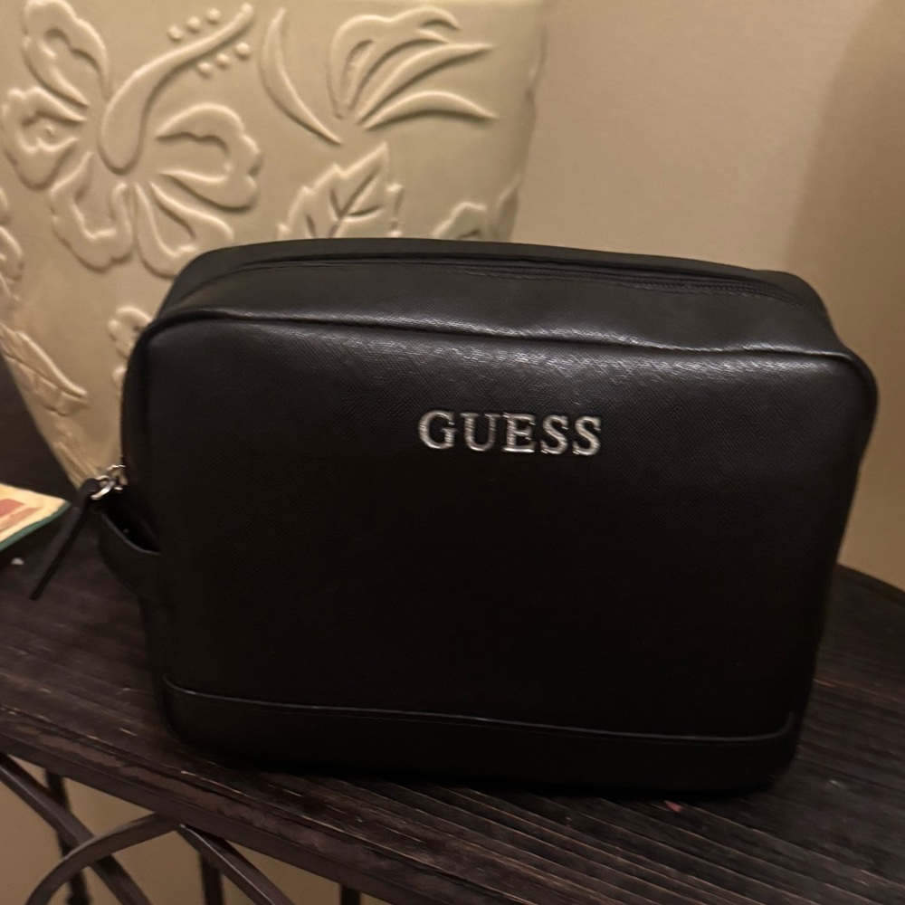 NWOT Guess Black Zip-Top Cosmetics Bag